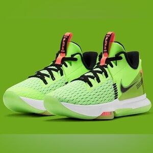 Nike LeBron Witness 5 Grinch Basketball Shoes Sneakers Green NEW NWOT